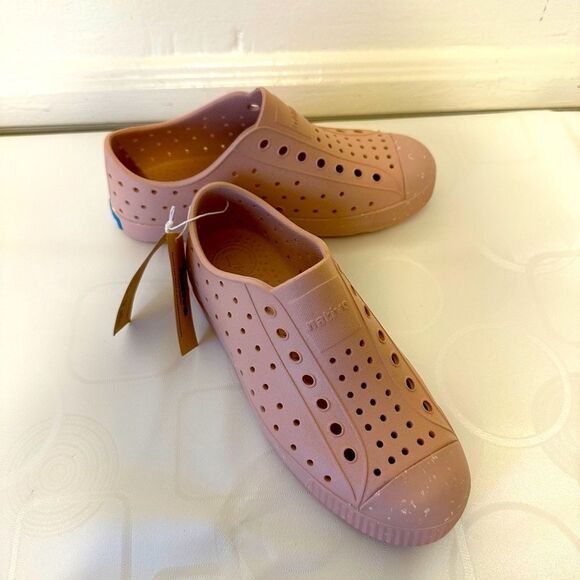 Native Perforated Slip- On water sneakers kids shoes size J-2 new - Picture 2 of 11